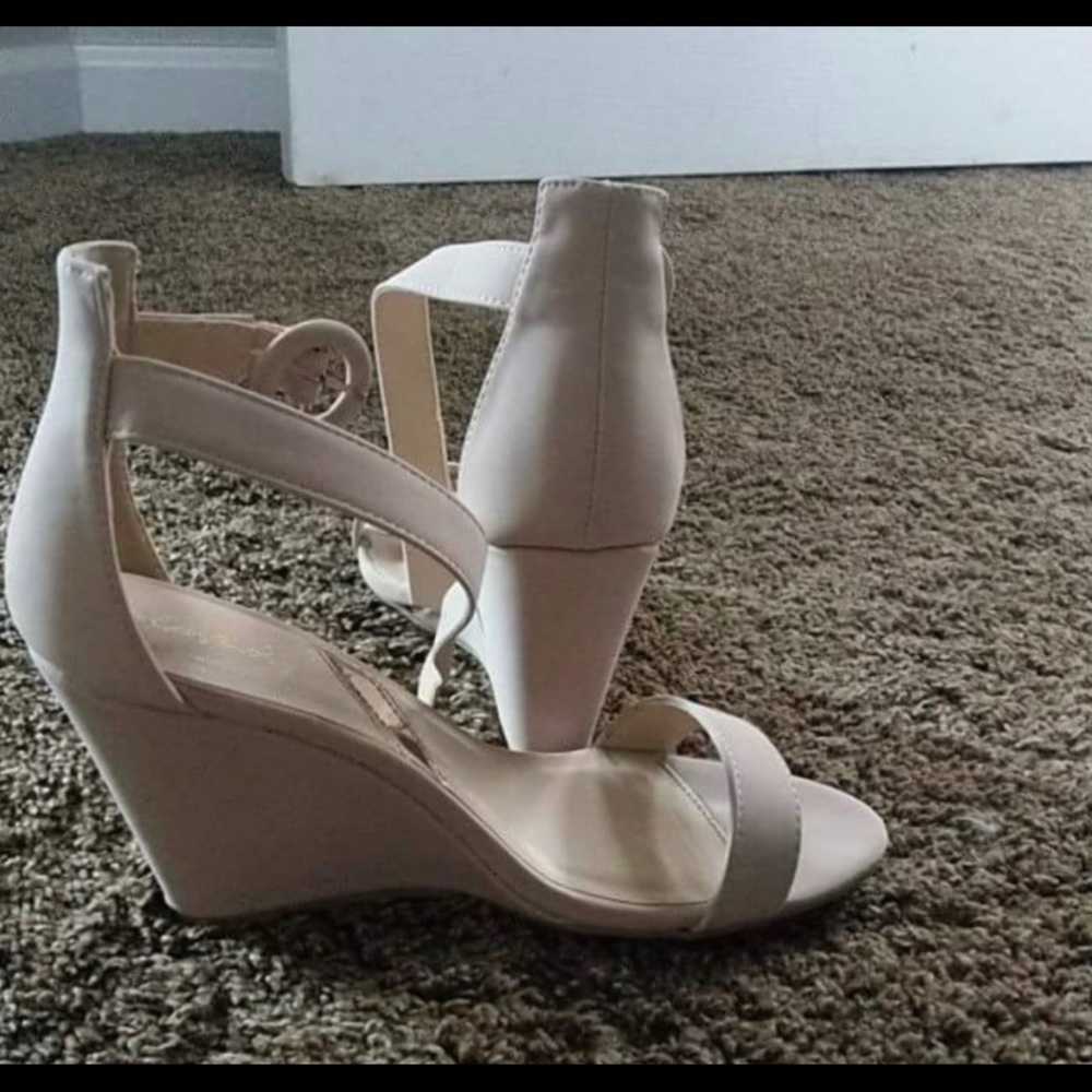 Nude wedges